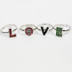 100 x tolle Metall-Ringe Alphabet mit Strass Steine